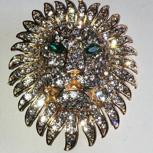 Gold Tone CZ Rhinestones & Green Rhinestone Eyes Lions Head Brooch Shoulder Pin